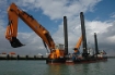 Afbeeldingen van Massive Backhoe Dredgers