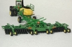 Afbeeldingen van John Deere 9320 met zaaimachine en zaadw