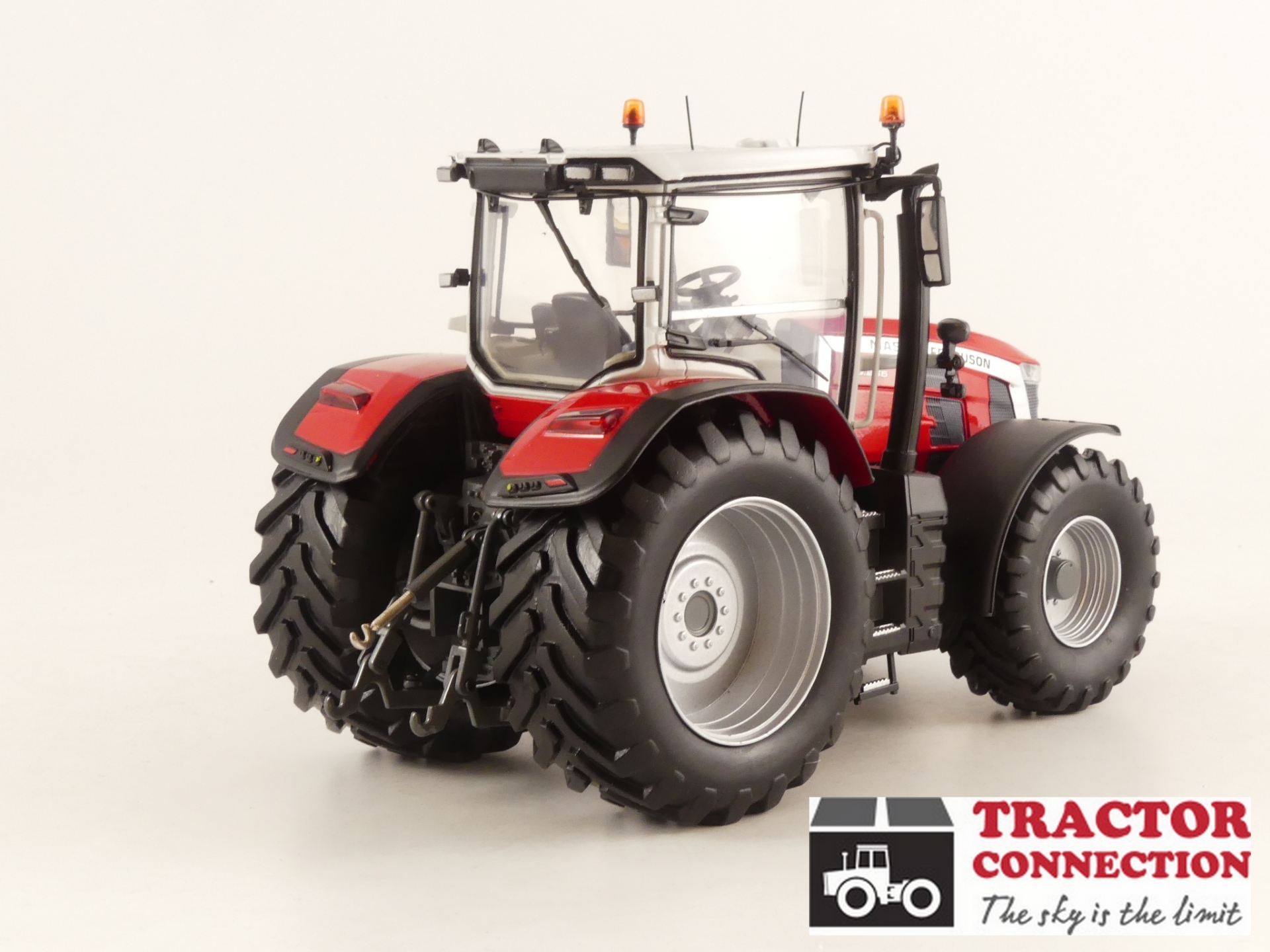 Tracteur Massey Ferguson 8S.265 White Edition – Universal Hobbies 1/32 – Édition Limitée NEUF