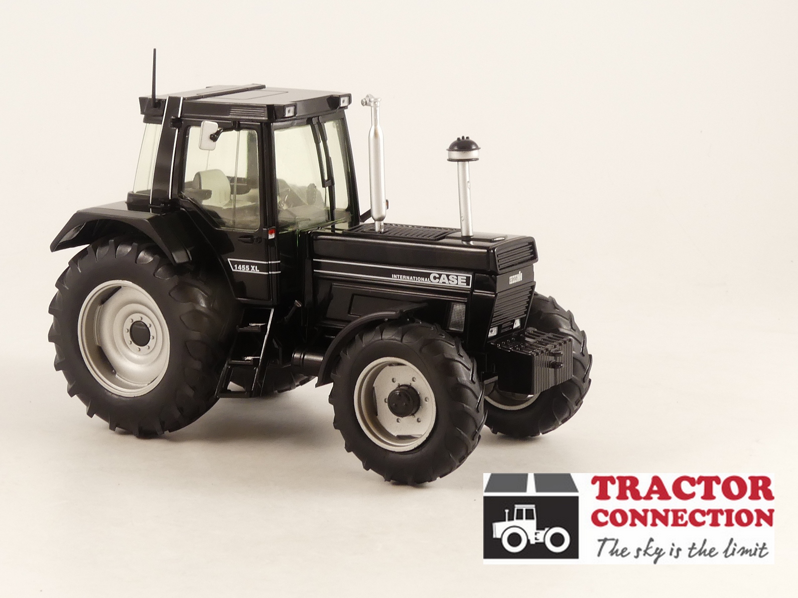 International 1455 XL black | Tractor Connection | Specialist in ...