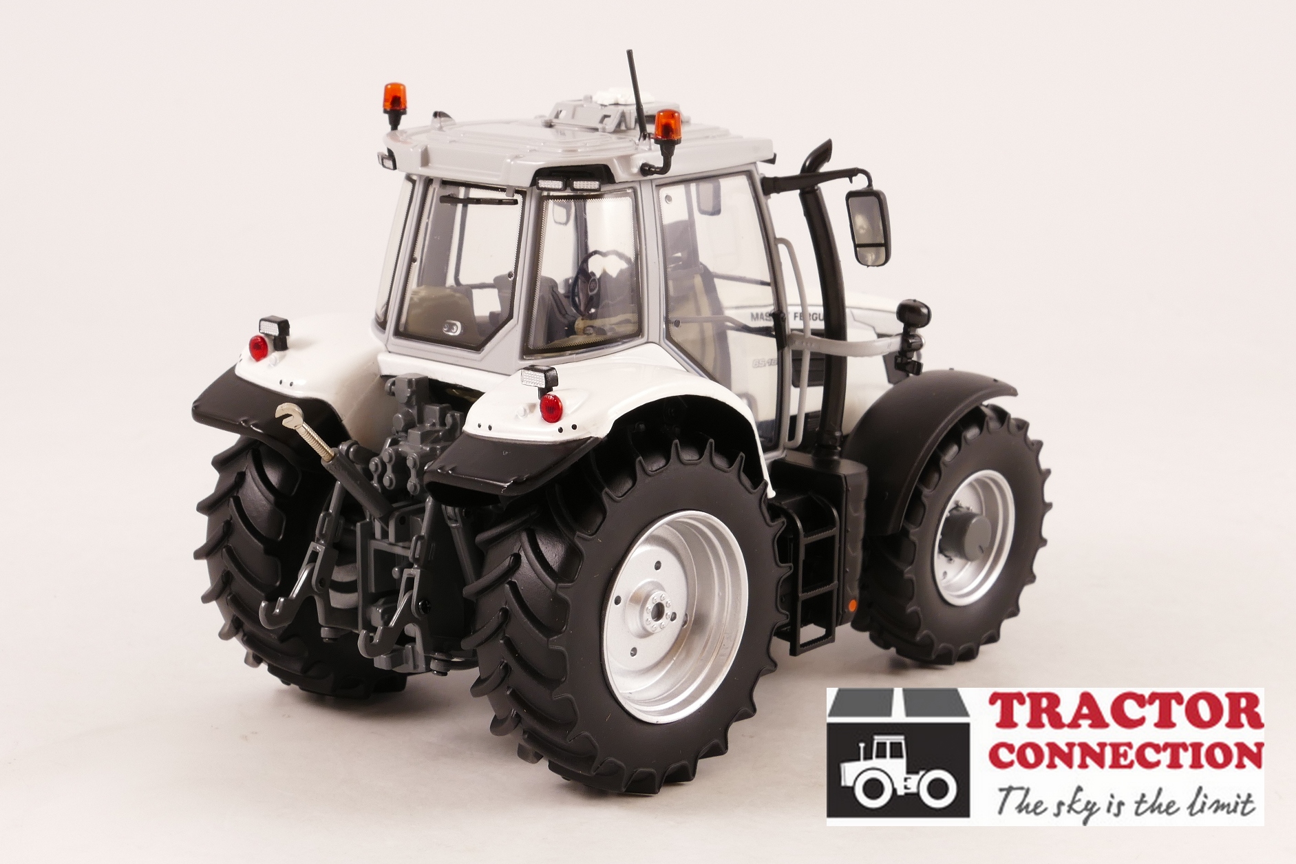Tracteur Massey Ferguson 6S.165 White Edition 1/32 - Universal Hobbies - Neuf